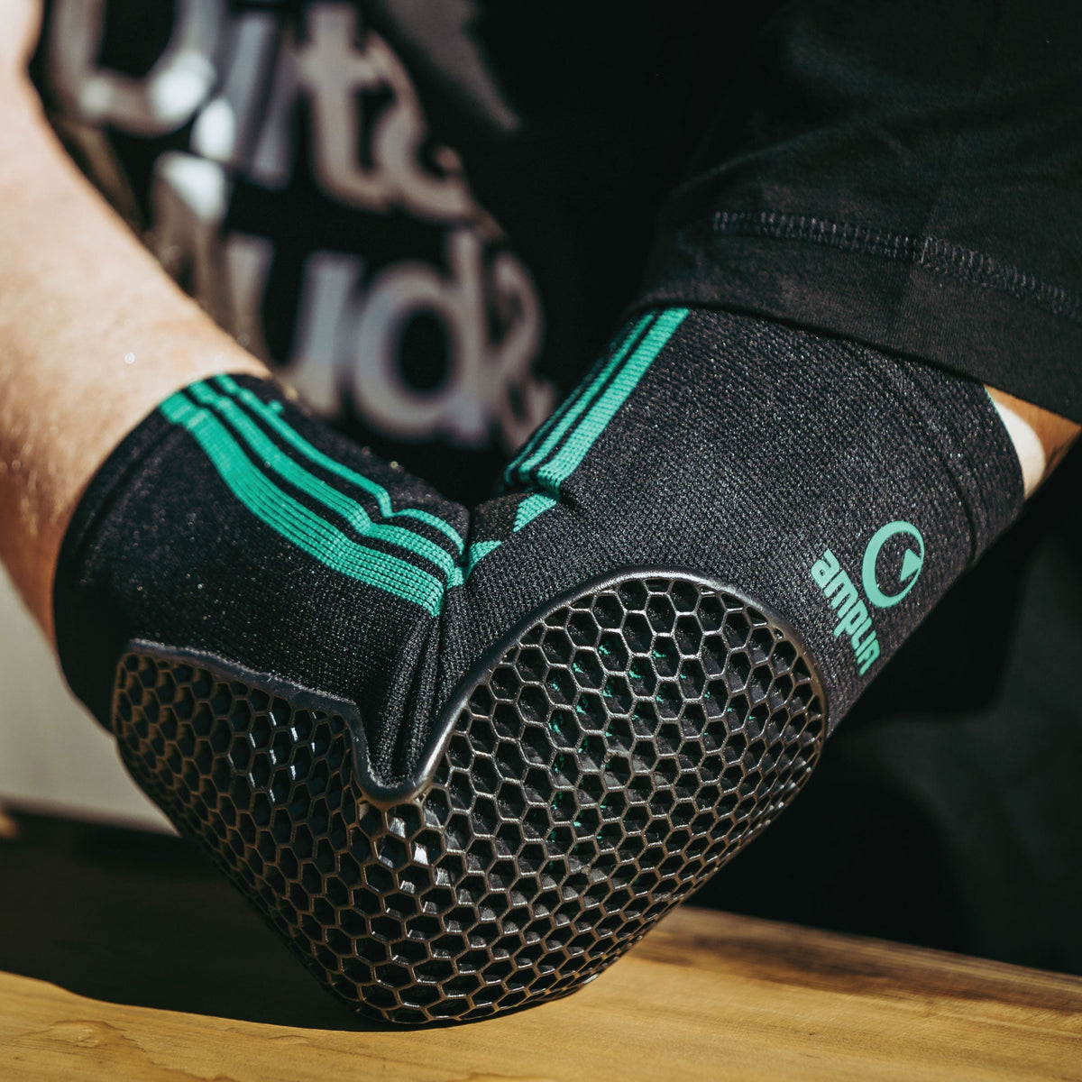 AMPLIFI MKX Elbow